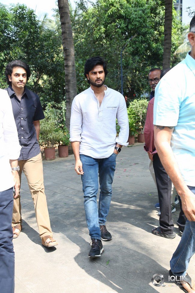 Celebrities-pay-homage-to-superstar-Krishna